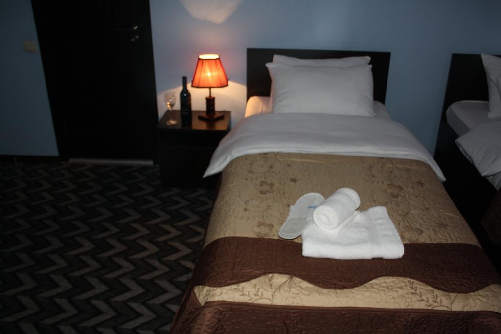 Royal Georgia Hotel Tbilisi Kamer foto